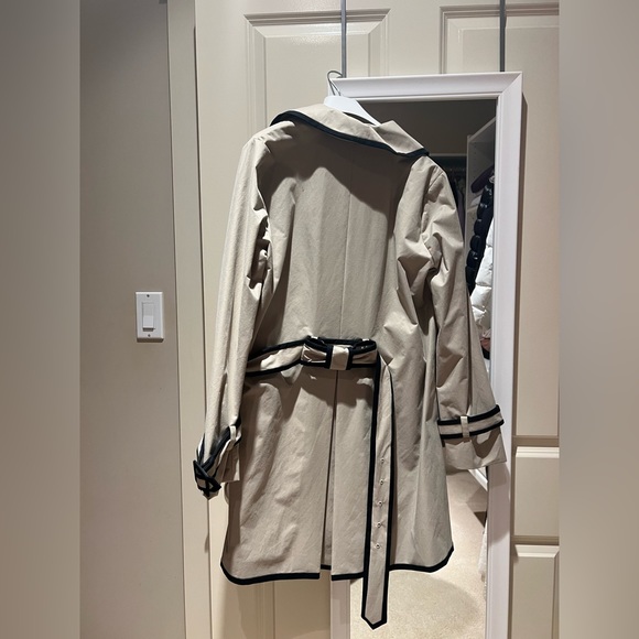 KIDS Kate Spade trench coat in XL - Picture 2 of 3